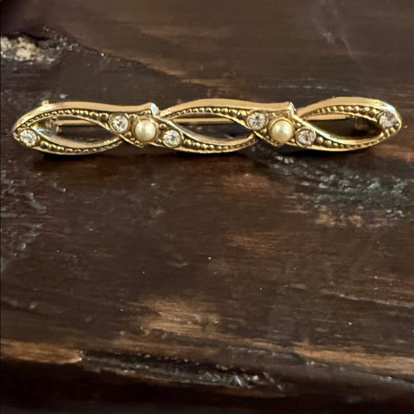 Vintage 1928 Elegant Gold & Pearl and Rhinestone Women's Bar (Pin) Brooch
#1928 - Picture 6 of 6